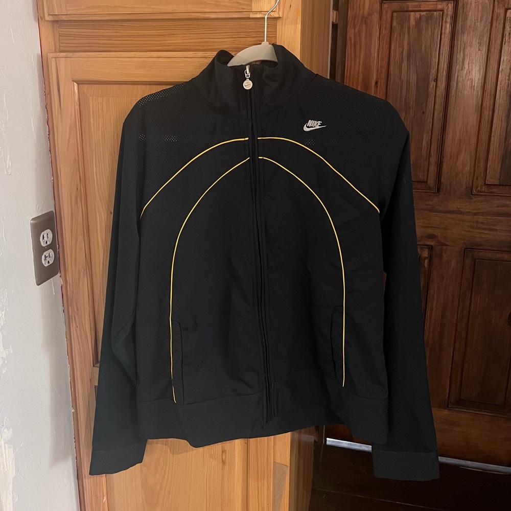 Nike windbreaker material